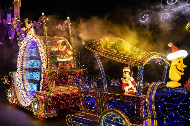 ディズニー】エレクトリカルパレードがクリスマス期間限定のスペシャル
