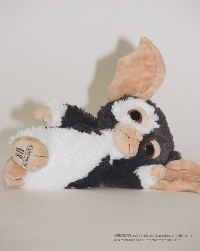 グレーカラーのギズモのぬいぐるみが登場！『GREMLINS』×「NICI」の
