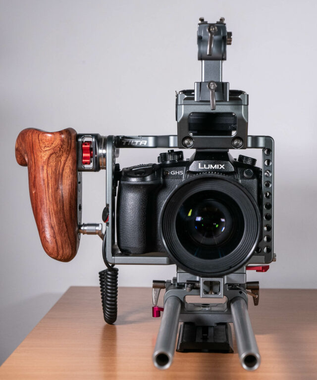 パナソニックGH5用ケージレビュー － Chrosziel vs. Tilta | CineD