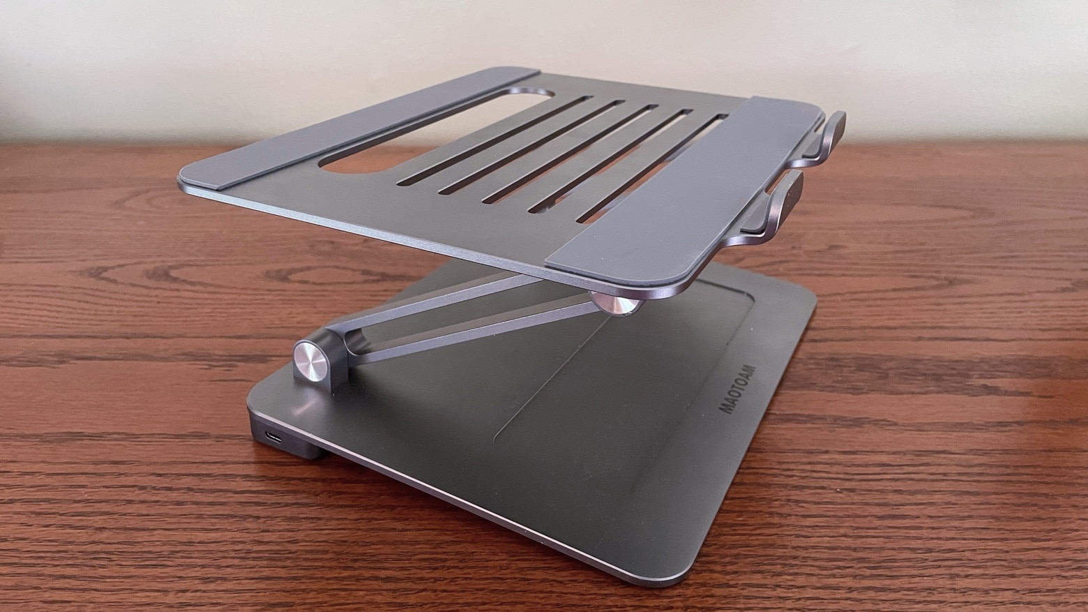 Maotoam Pro review: Brilliant laptop/tablet stand and 13-in-1 USB