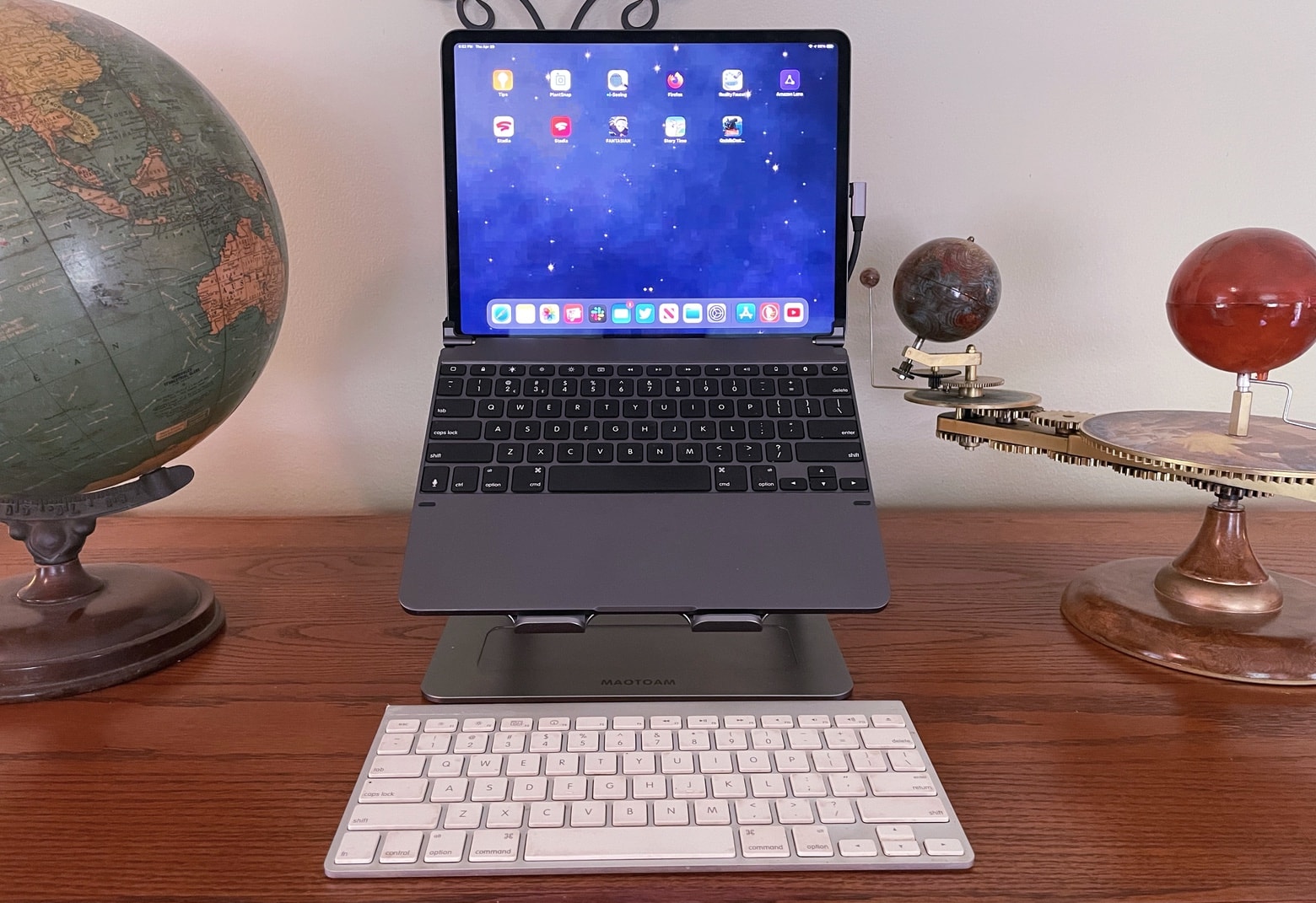 Maotoam Pro review: Brilliant laptop/tablet stand and 13-in-1 USB