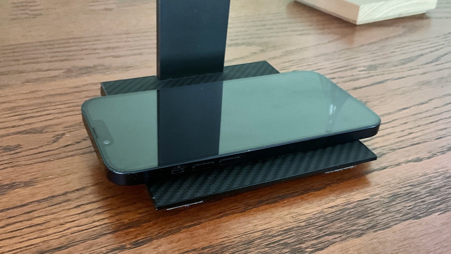 Pitaka MagEZ Case Pro, MagEZ Charging Stand review: iPad wireless