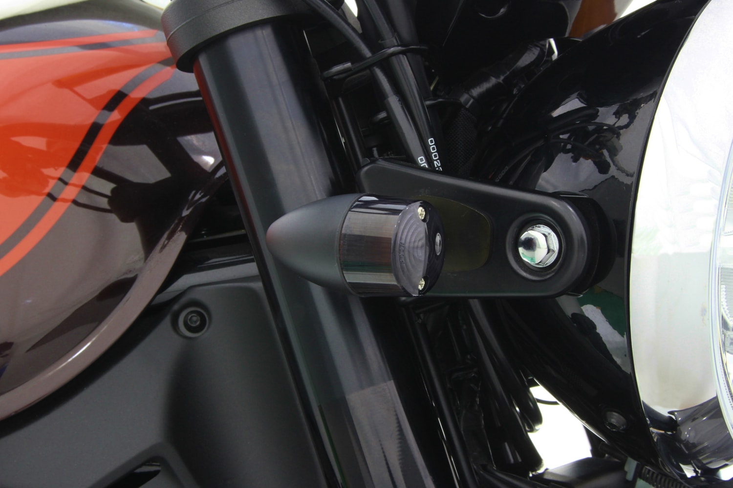 ポッシュフェイスのZ900RS/CAFE用ウインカーにカスタムの定番スモーク