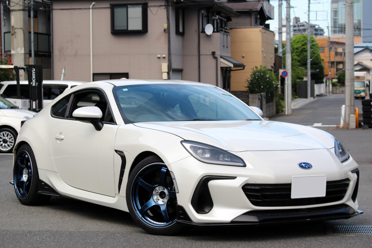 ZD8系BRZにヨコハマ アドバン TC-4 SE インディゴブルーを装着