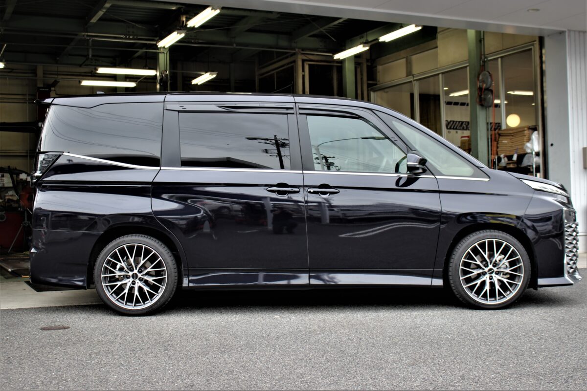 新型90VOXYの4WDをRSRのTi2000でローダウン！！ | 一宮店 | 店舗