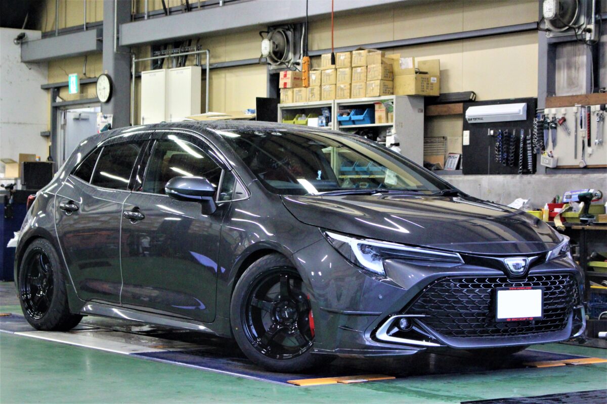 カローラスポーツにグラムライツ57CR 9J-17インチ＆ブリッツZZRにて