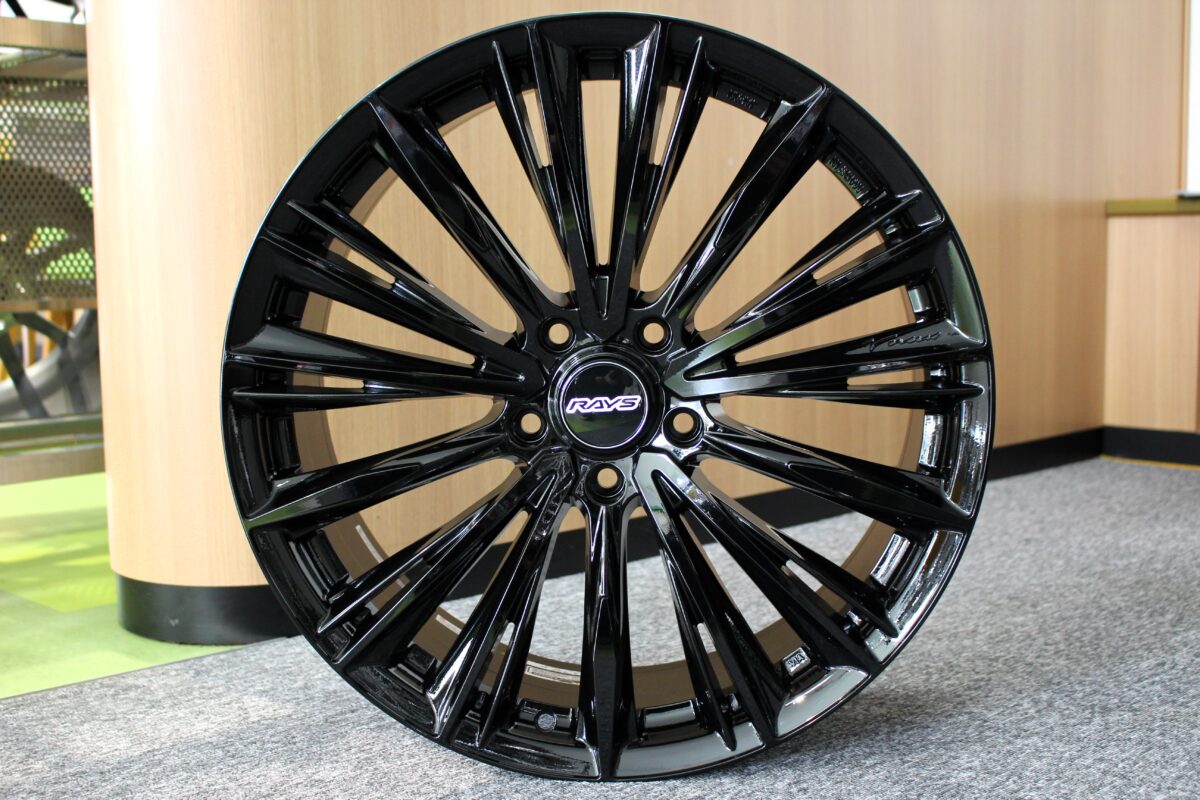 新型40系アルファード モデリスタ車にRAYSベルサスヴォウジェ 20インチ