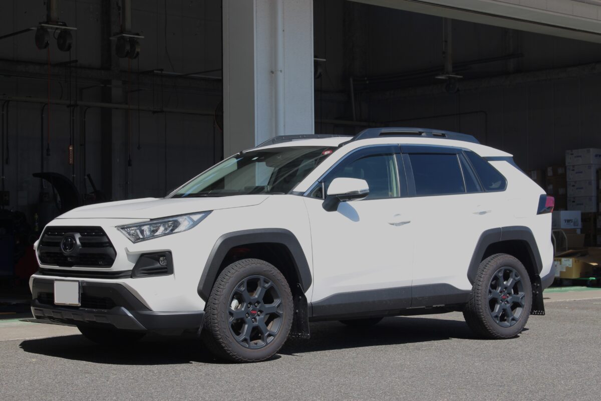 RAV4 オフロードパッケージ】TANABE UP210でリフトアップ！！ | URBAN