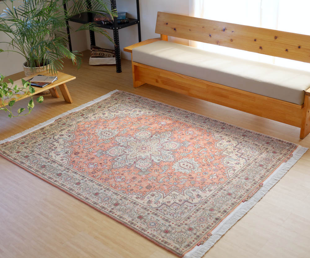 ペルシャ絨毯 タブリーズ産 ウール＆シルク へリーズ模様｜手織ラグの