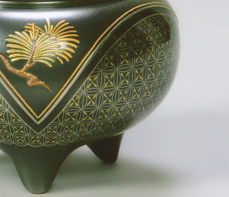 高岡銅器 鳥田稔弘 色絵象嵌香炉 「松竹梅」 - CRAFTS DESIGN