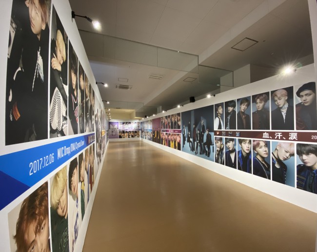 BTS“初出しの展示物”も登場予定！ 大阪で開催の展示会、後半期間に突入