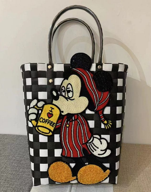 ミッキー型 ブラック かごバッグ BEAMS BOYより、ミッキーとミニーの顔