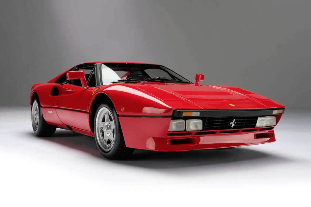 フェラーリ 288 GTO バック 1:18 スケール モデルと新しい 1:8 画像で