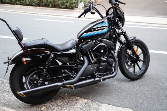 ブラス76スラッシュ スポーツスターモデル用 - MOTOR STAGE | アンバー