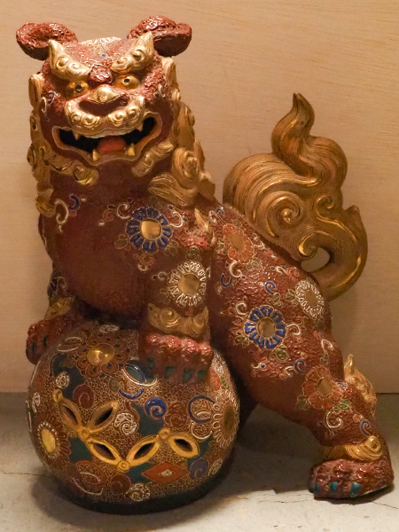 アン、九谷焼　八幡釜　太吉　獅子　牡丹　置物　床飾　高さ56㎝ BK043 九谷焼 魔除獅子 陶器 陶磁器 骨董 置物 飾り物 床の間 インテリア を