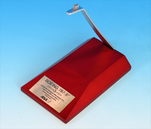 NH20168 1：200 BOEING 787-9 JA921A 完成品(WiFiレドーム・ギアつき