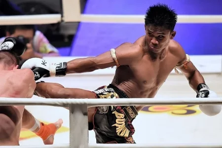 ムエタイの神様からキックボクシングの王者へ：ブアカーオ | 福岡市