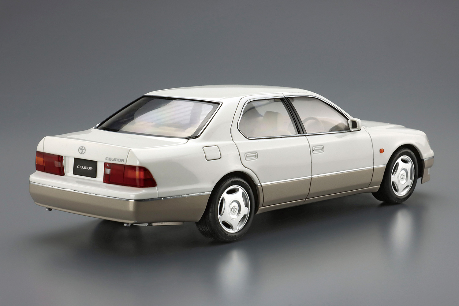 1/24 トヨタ UCF21 セルシオ C仕様 '98｜株式会社 青島文化教材社