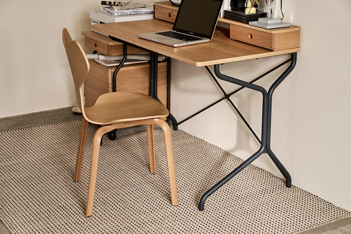 オーク材×スチールレッグのデスク 「クルヴェ」 - ピックアップ