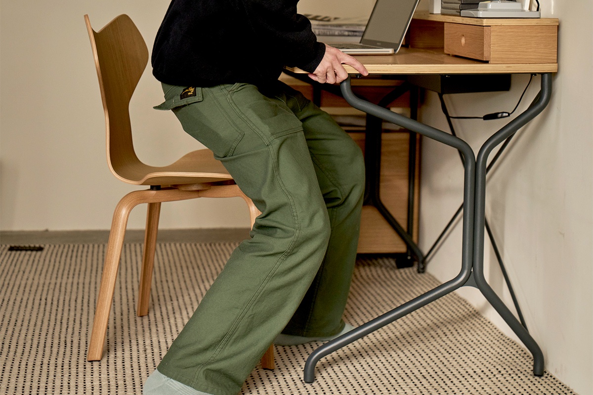 オーク材×スチールレッグのデスク 「クルヴェ」 - ピックアップ