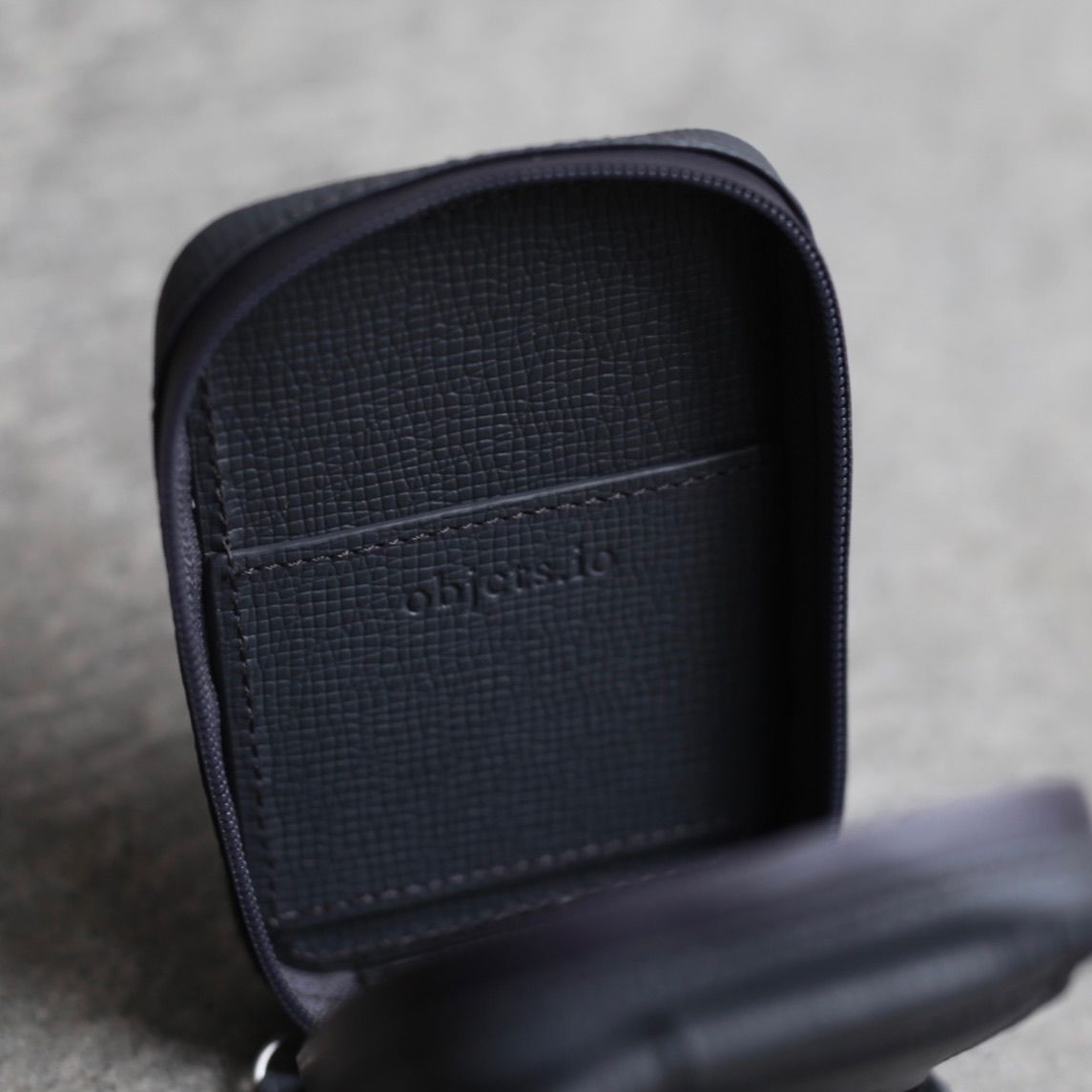 objcts.io - 【残り一点】レザーストラップ付マイクロバッグ(GRAY