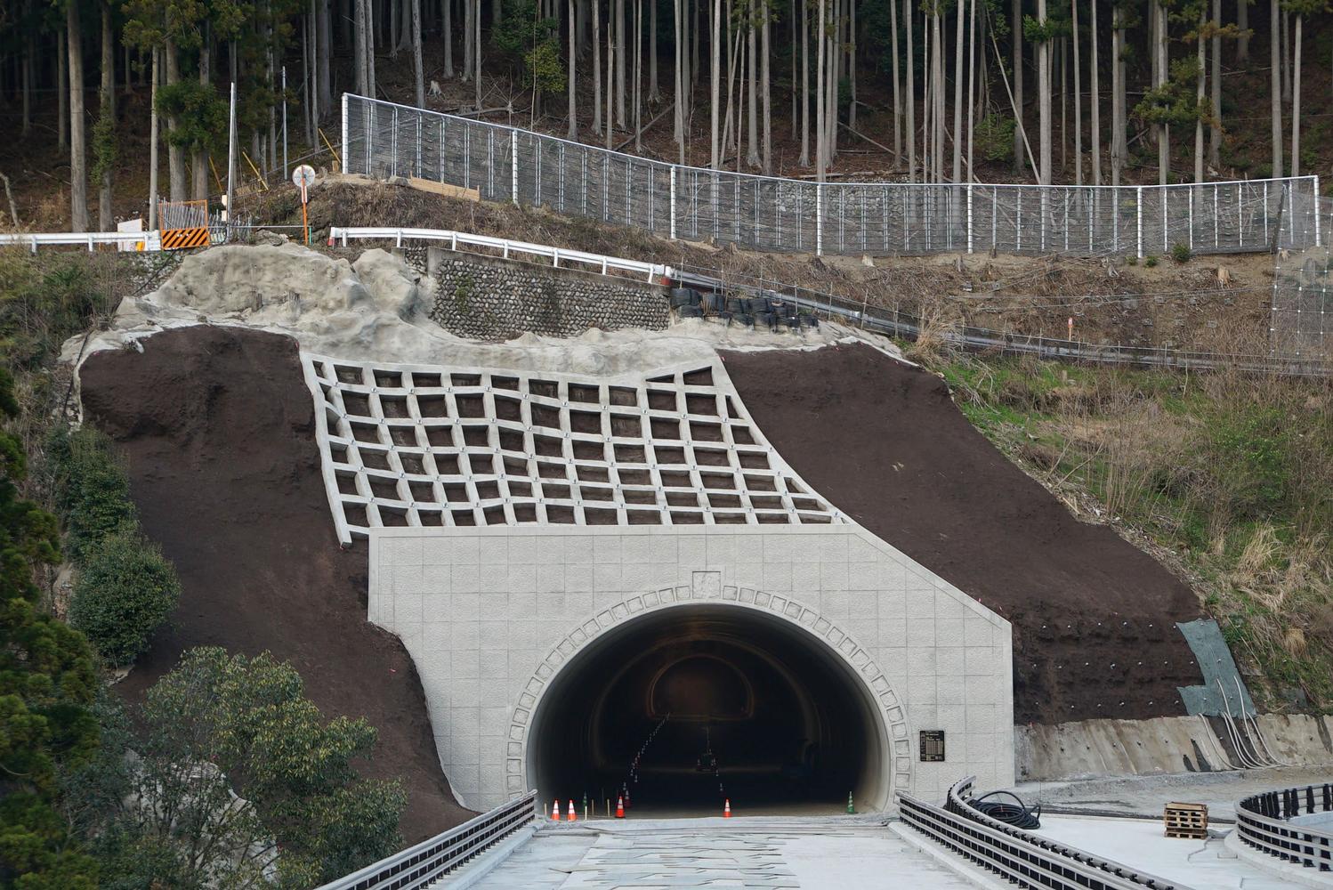 三遠南信自動車道 佐久間第2トンネル | 施工実績｜Be a ChangeBuilder