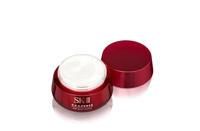 SK-IIよりニューアイテム登場！ 加齢に負けないしっとりツヤ肌に