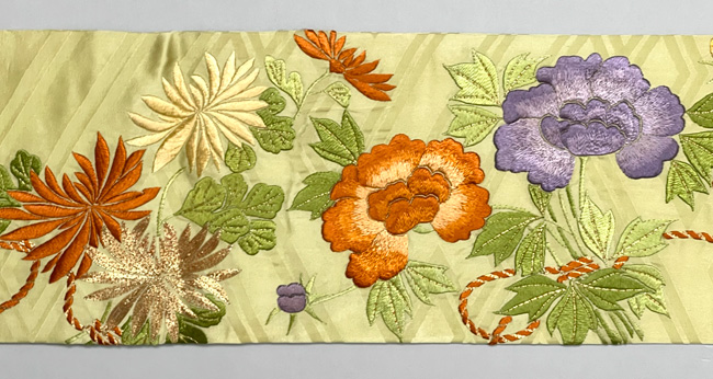 牡丹に菊文様刺繍の名古屋帯 65,000円(税込)帯22-11-51 | アンティーク