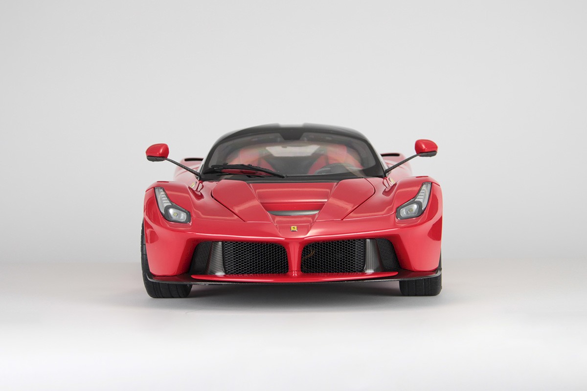 アシェットLaFerrari 1/8スケールモデル 赤 LaFerrari モデルカー 1:8