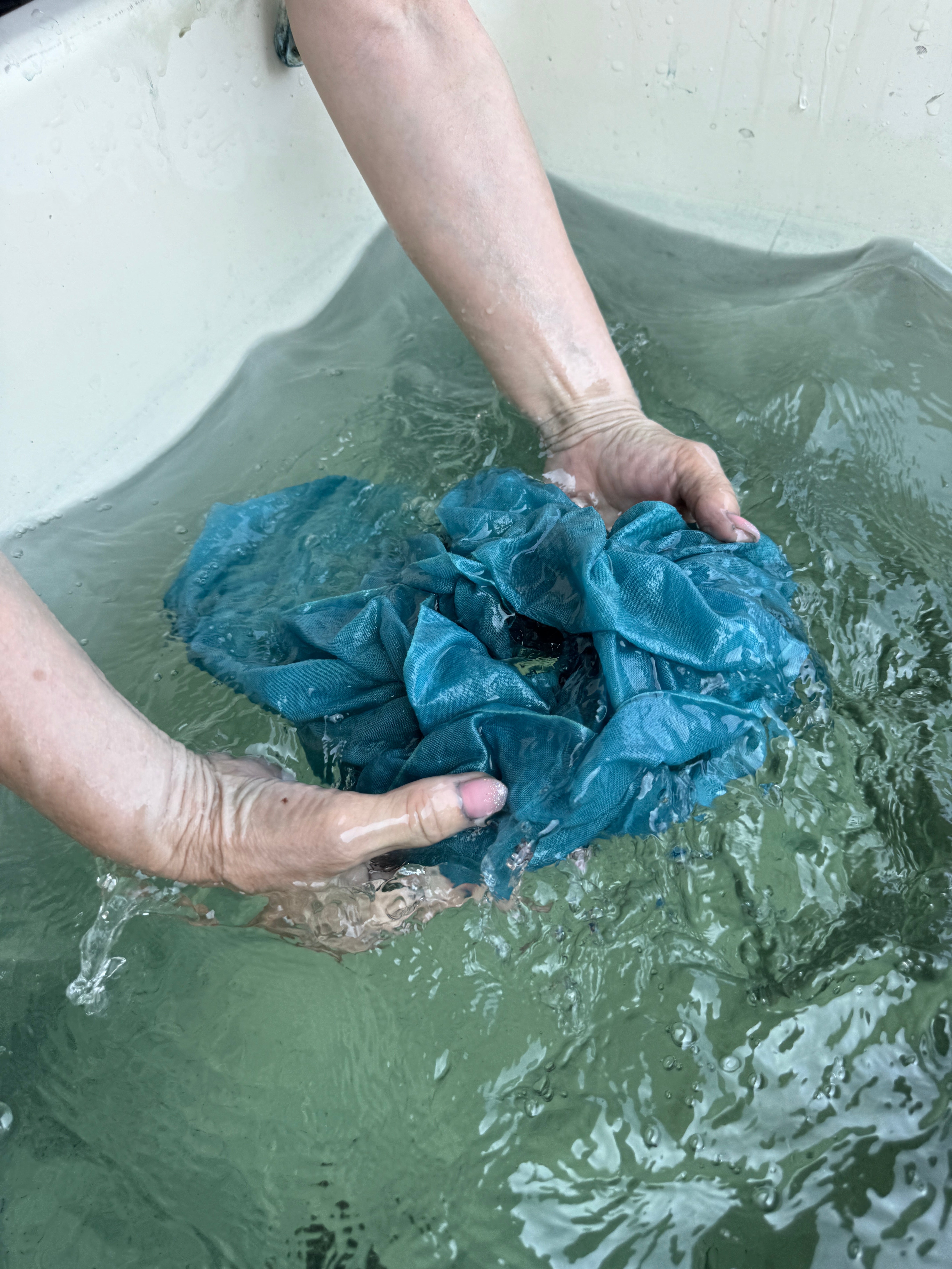 正藍絞り染め体験 – AIWAYU