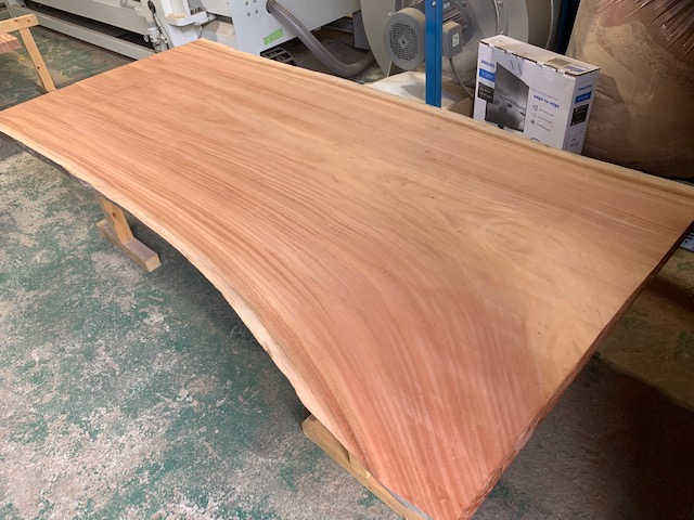 Mahogany Table（素敵なマホガニーのテーブル）｜お知らせ・スタッフ