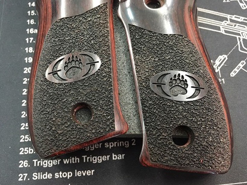 アルタモント] SIG P226 木製グリップ ブラックウォーター ロゴ入 赤