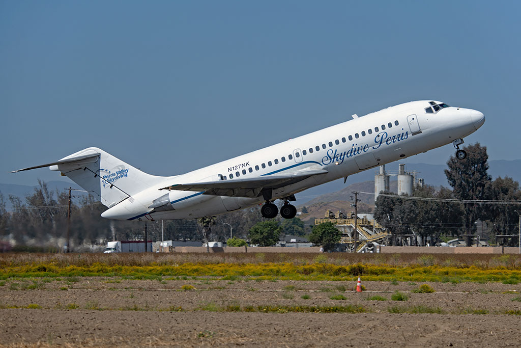 N127NK-DC-9-21-Skydive-Perris–3 – Airport Spotting