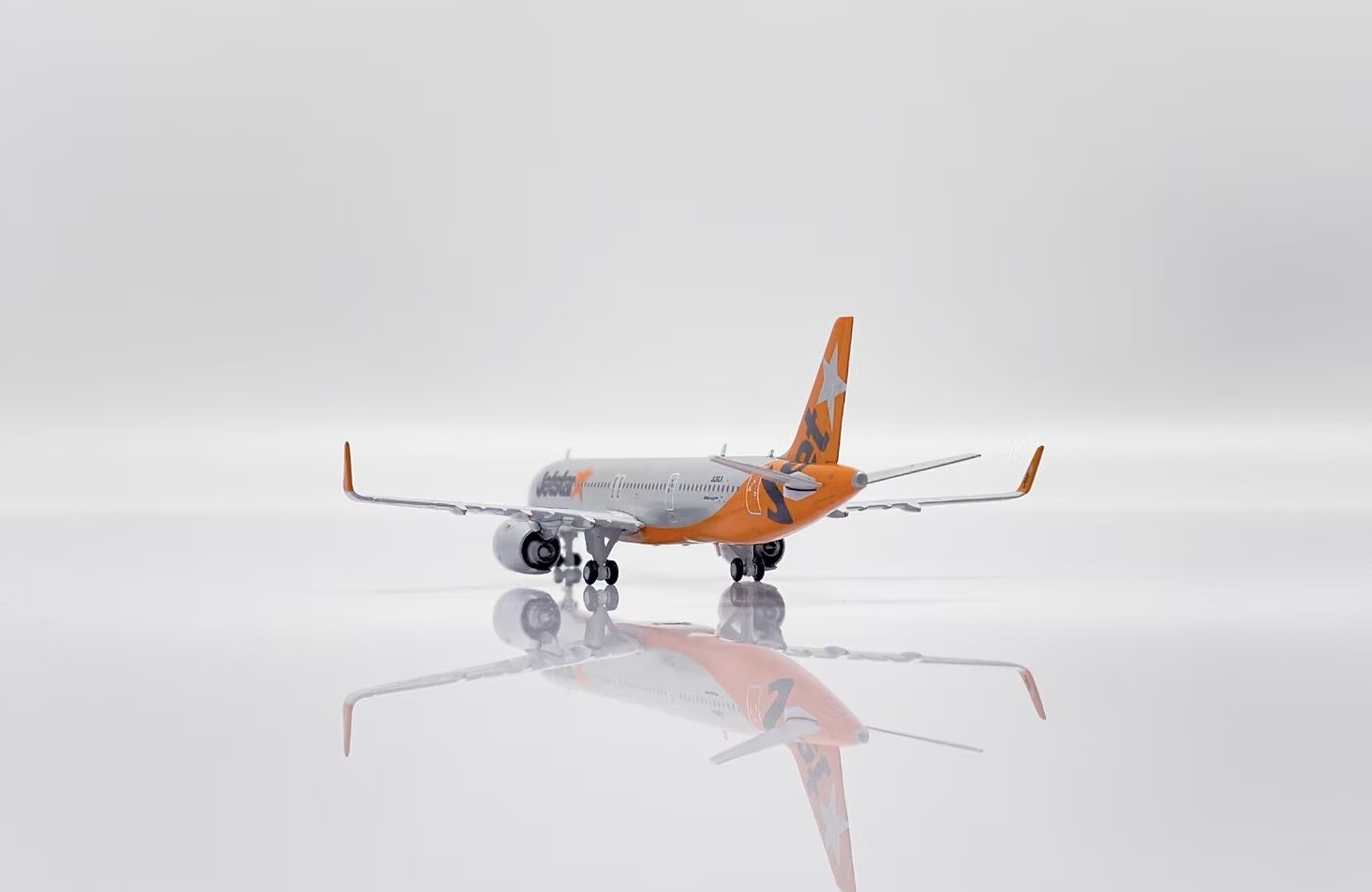 EW421N011 Jetstar Japan A321neo JA26LR – Airplane Model SG