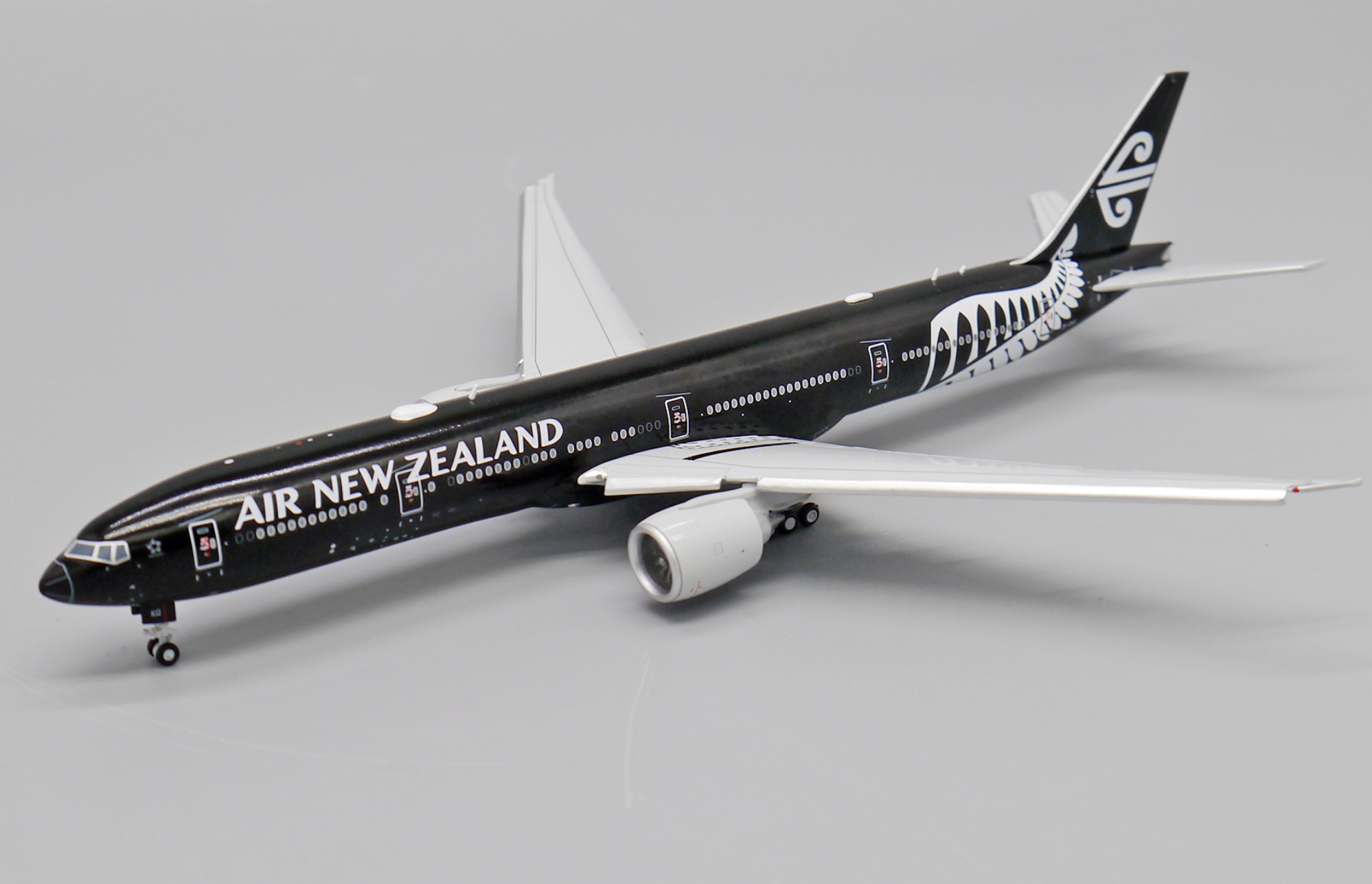 XX40006A Air New Zealand B777-300ER “ALL BLACKS” “Flaps Down” ZK