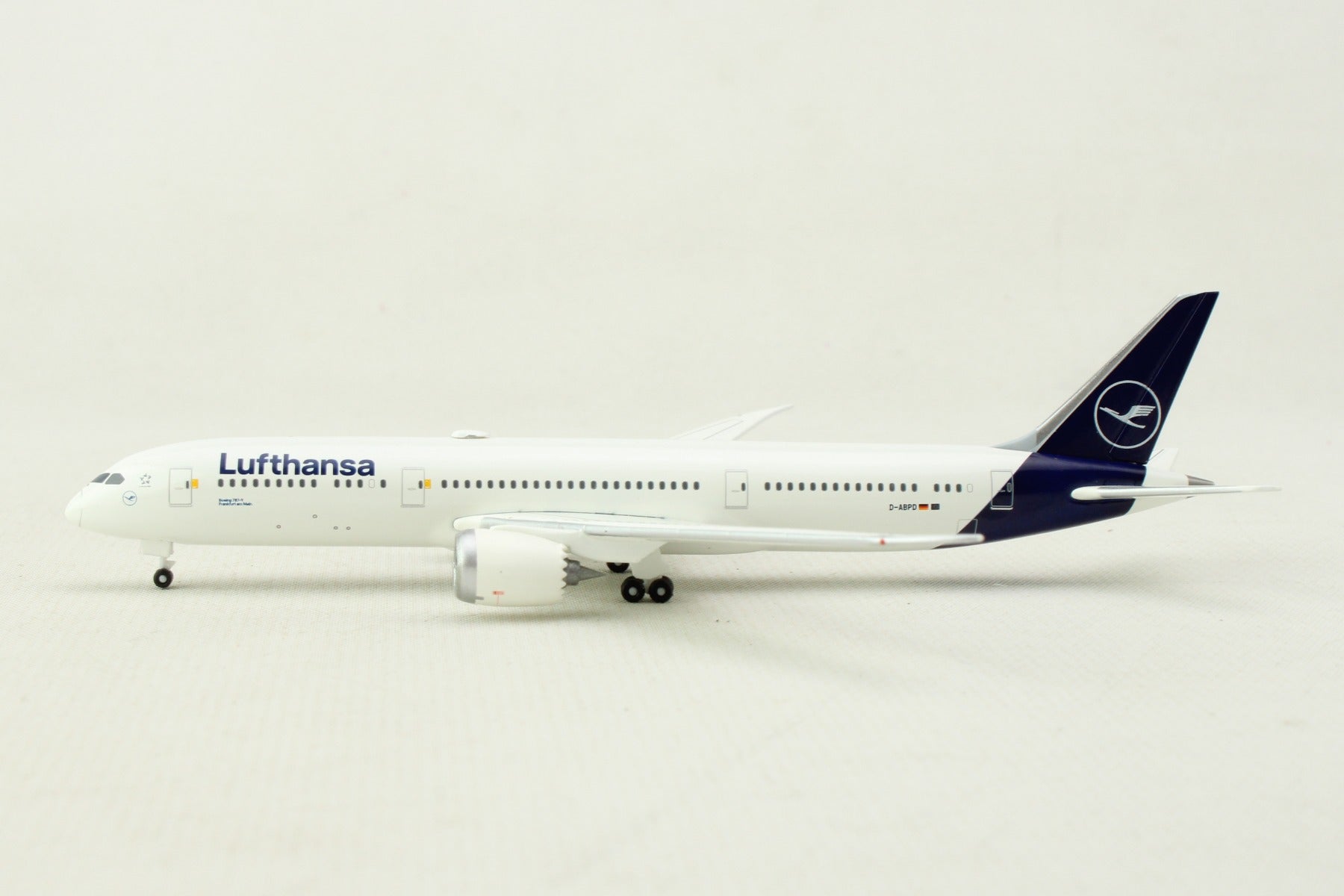 HERPA LUFTHANSA 787-9 1/500 (**)