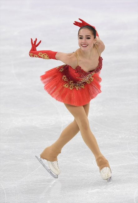 女子フリーの演技をするアリーナ・ザギトワ＝白井伸洋撮影（11/54）ー