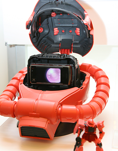 asahi.com： シャア専用携帯 - ソフトバンクモバイル 携帯冬モデル発表