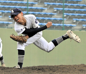 黒磯が9年ぶり勝利、創立100年に花 高校野球栃木大会の開幕試合