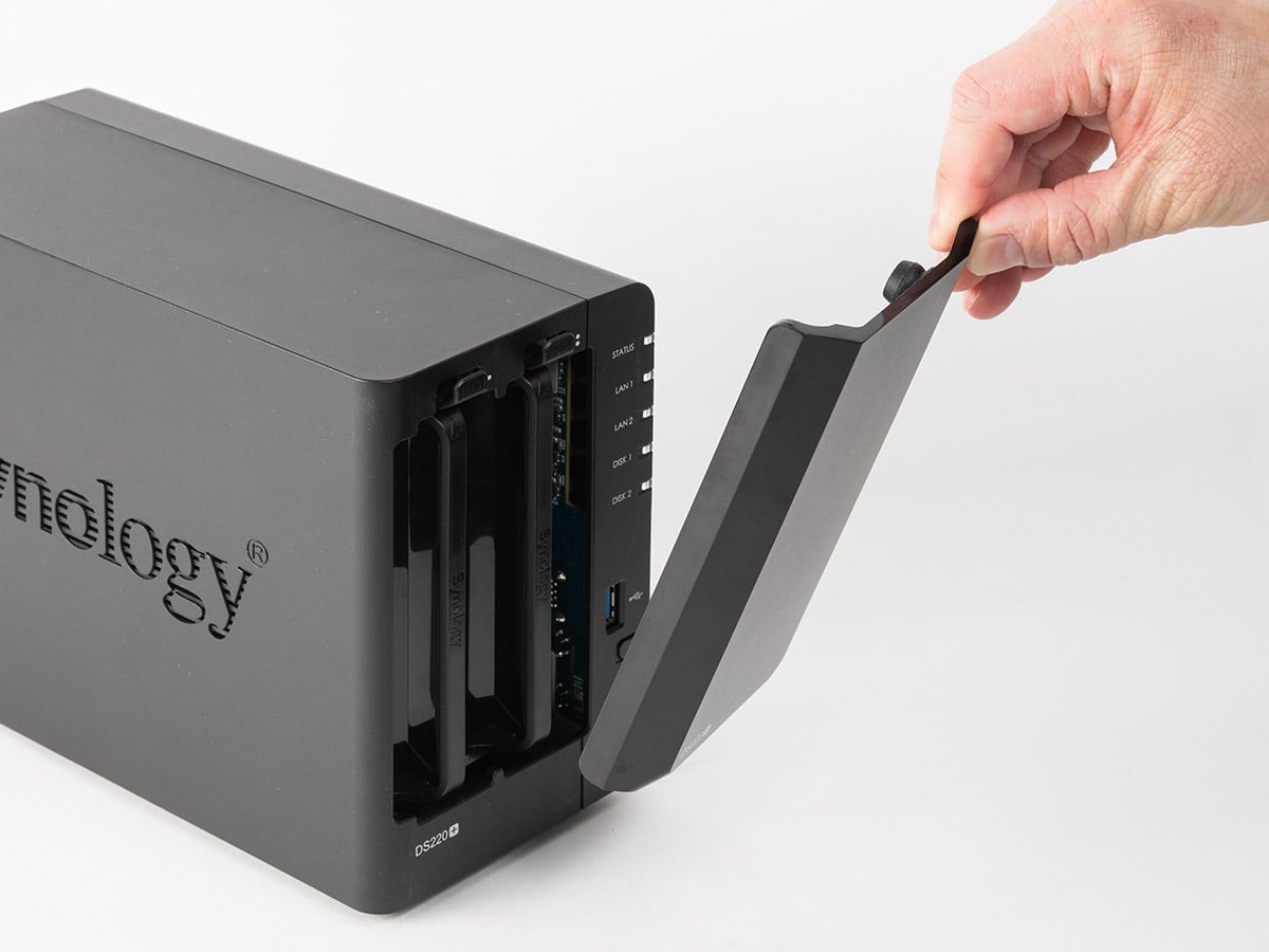 Synology NAS入門【手順その1】HDDの組み込み、DSMセットアップ | 株式