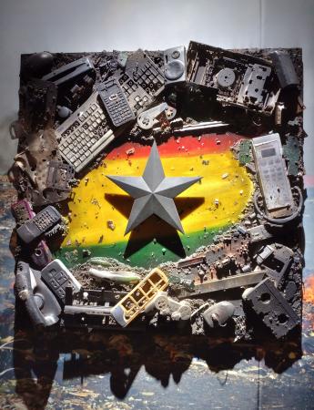 スラム街のごみ、アートに 地元福井で再生の個展 世界的美術家の長坂