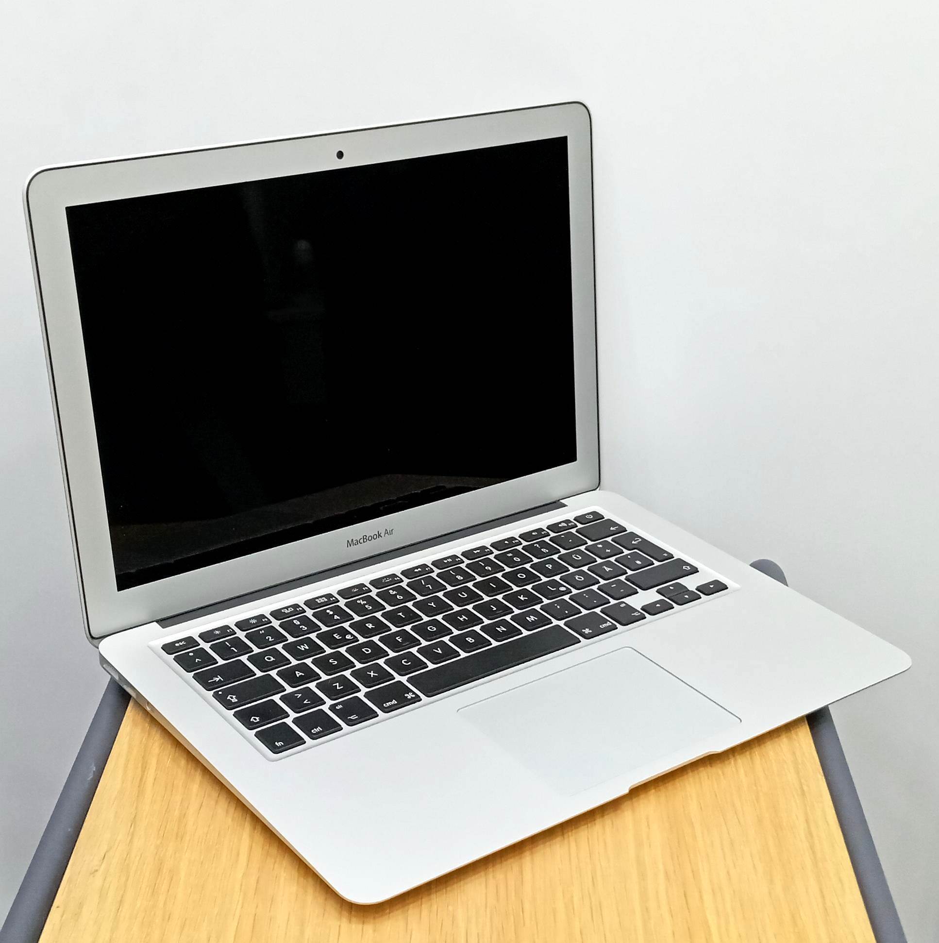 Apple MacBook Air A1466 2012 i5 4Gb Ddr3 120GB SSD O/B MDP MacOS