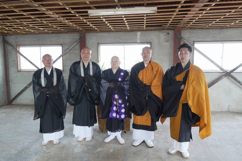 2024年11月より千原せいじ(僧名：靖賢)さんが 日本仏教協会の顧問に