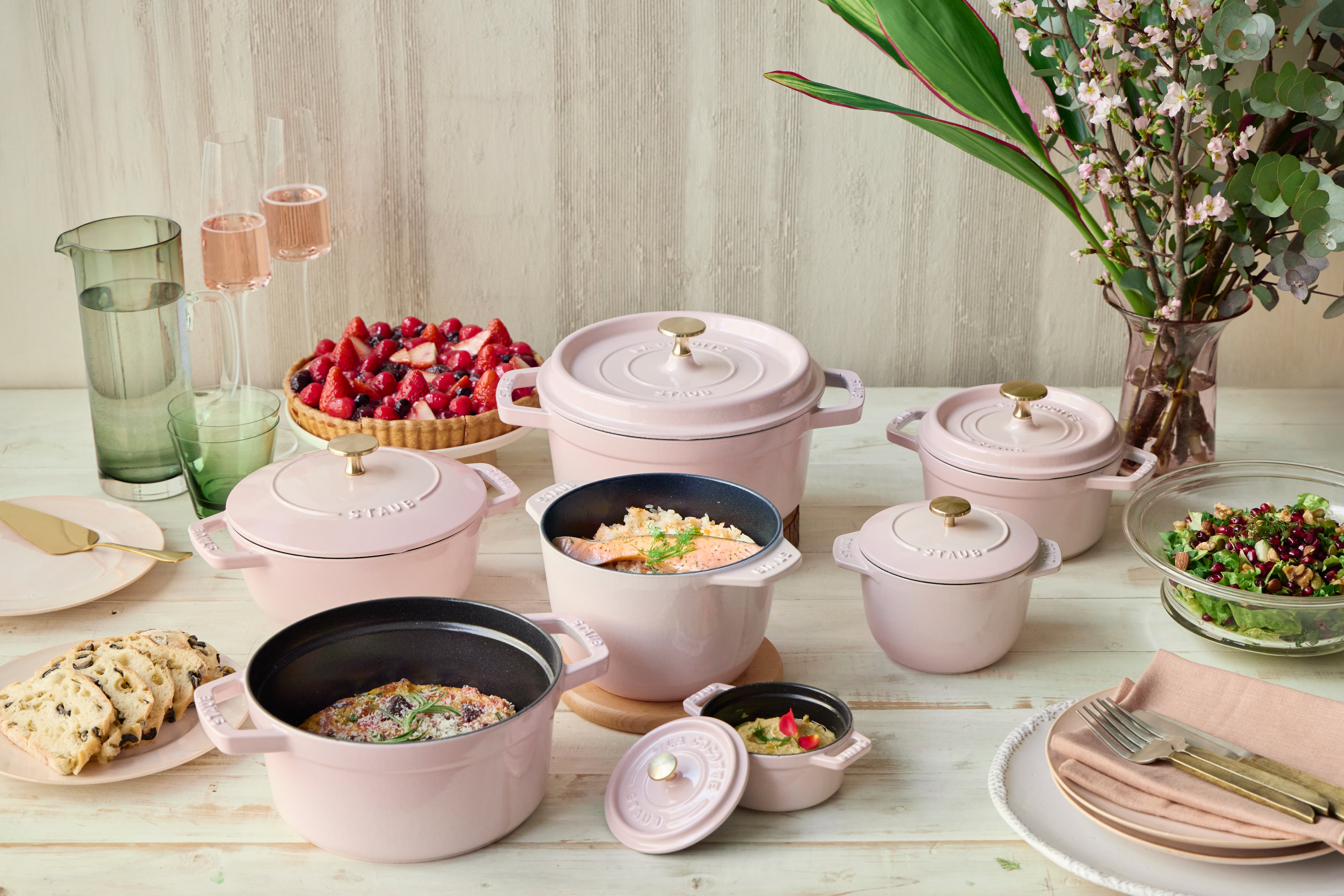 フランス発 クックウェアブランド ストウブから 春らしいピンクの新色