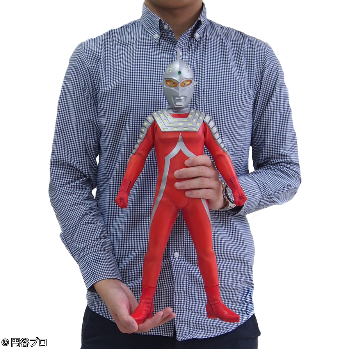 ウルトラセブンがビッグサイズソフビで立体化！ 迫力のある全高約50cm