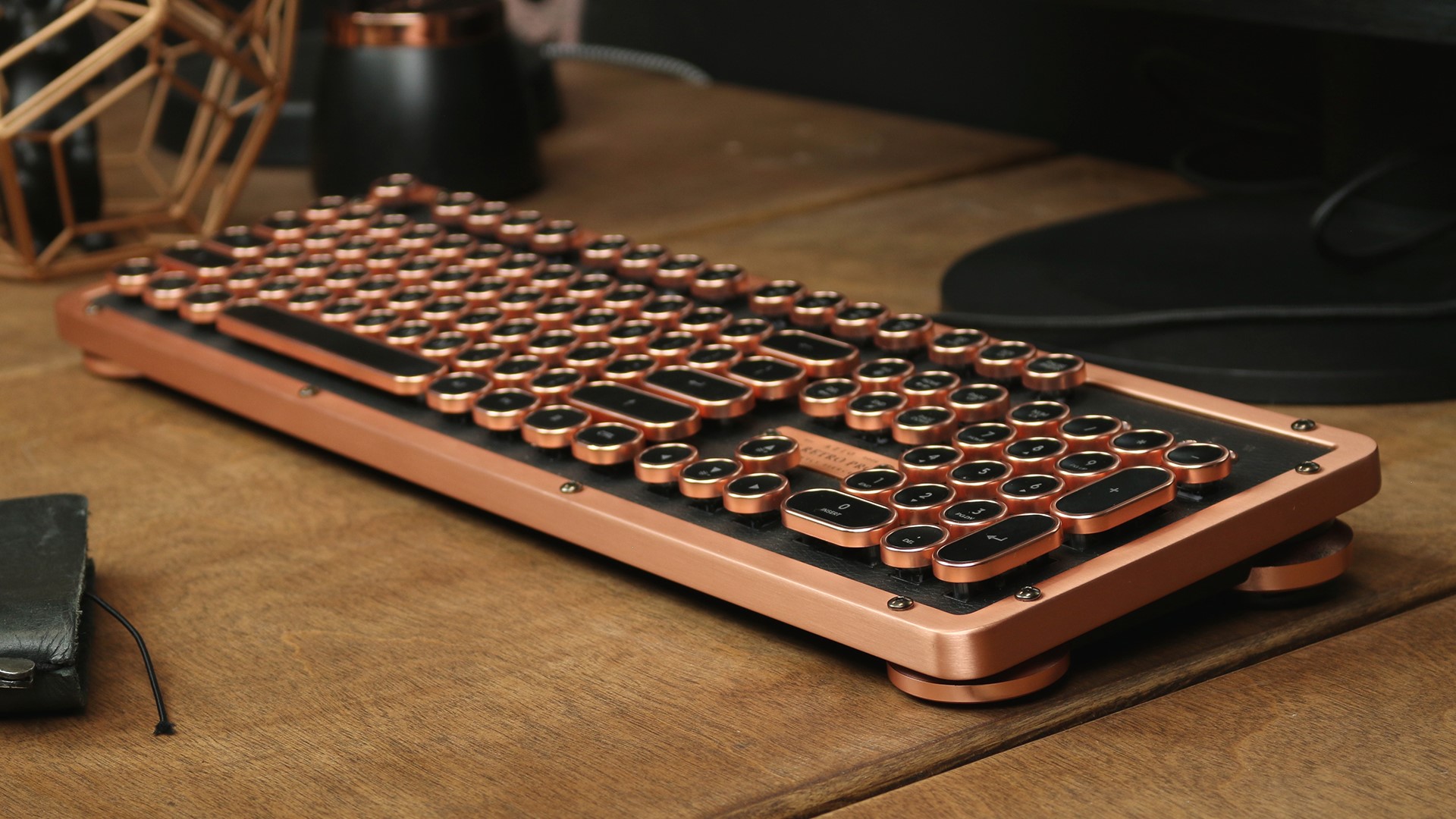 タイプライターの「カチッ」を再現した ヴィンテージ感溢れる高性能