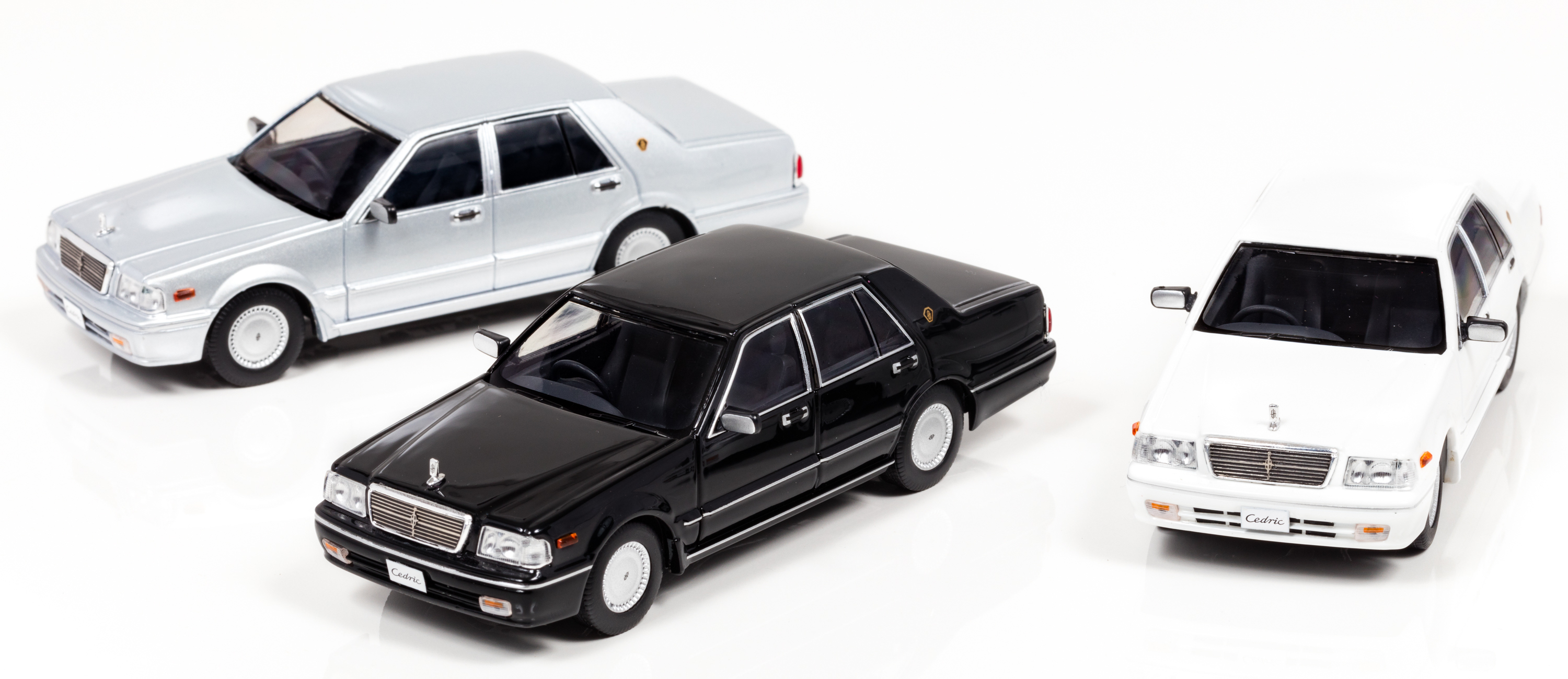 日産セドリック(PY31)のセダンがミニチュアカーになって登場！ 限定