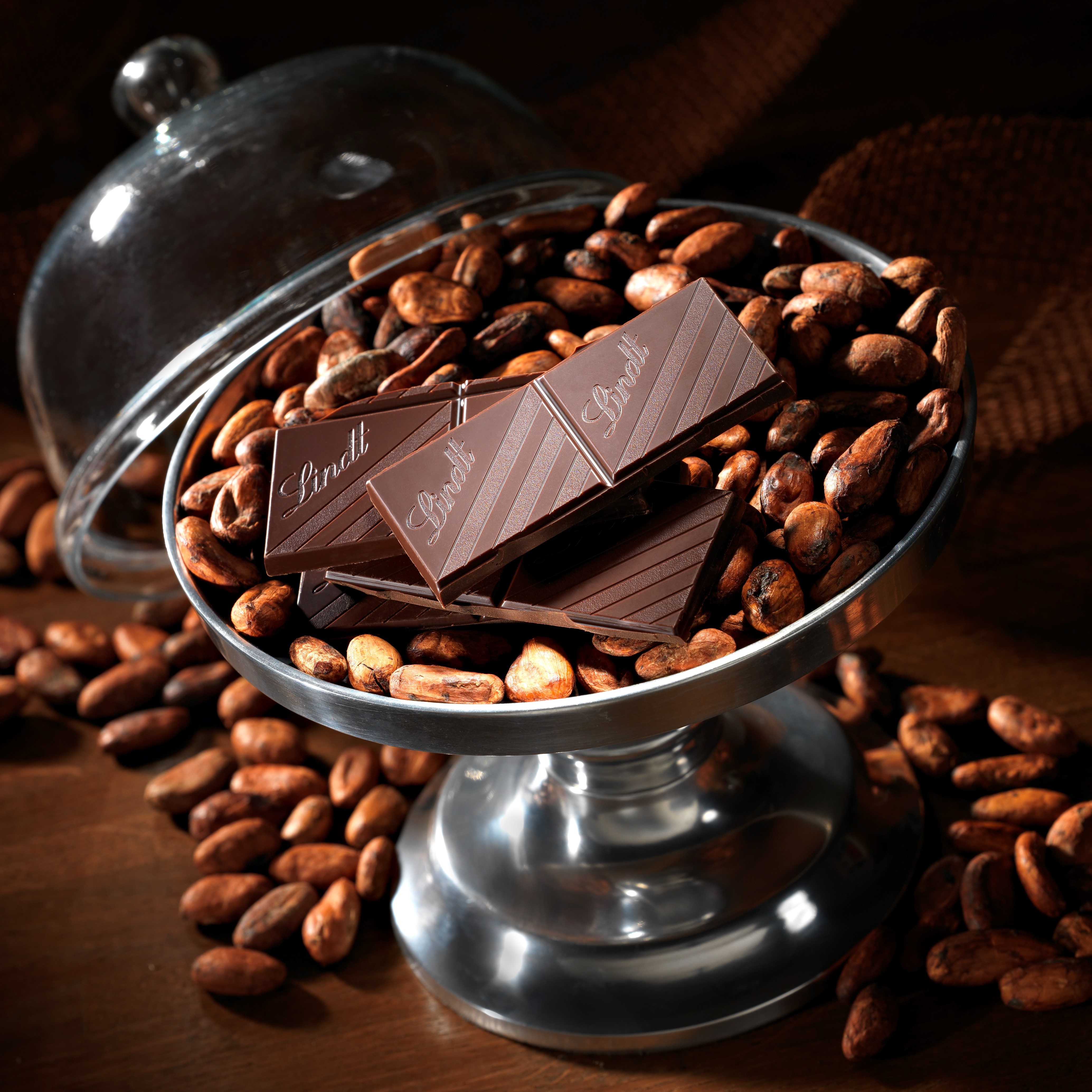 リンツ、発売30周年のロングセラー「エクセレンス」に 待望の