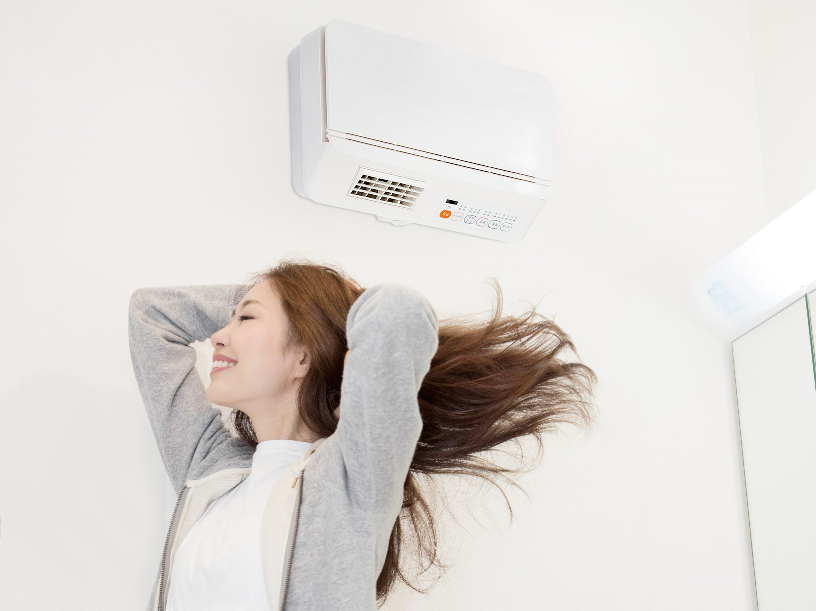 冬のヒートショック対策に最適な薄型の壁掛け式暖房 『脱衣所温風