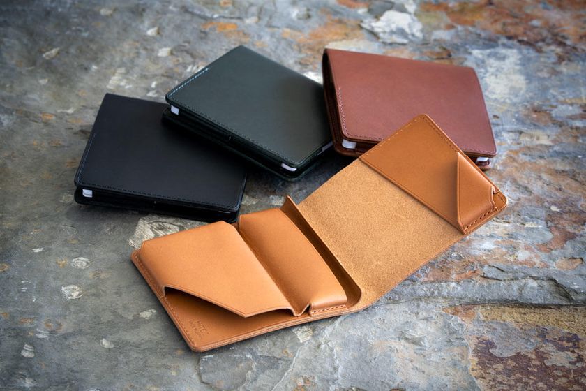 世界のデザイン賞7冠を達成した名刺入れが、 世界最小になってクラウド